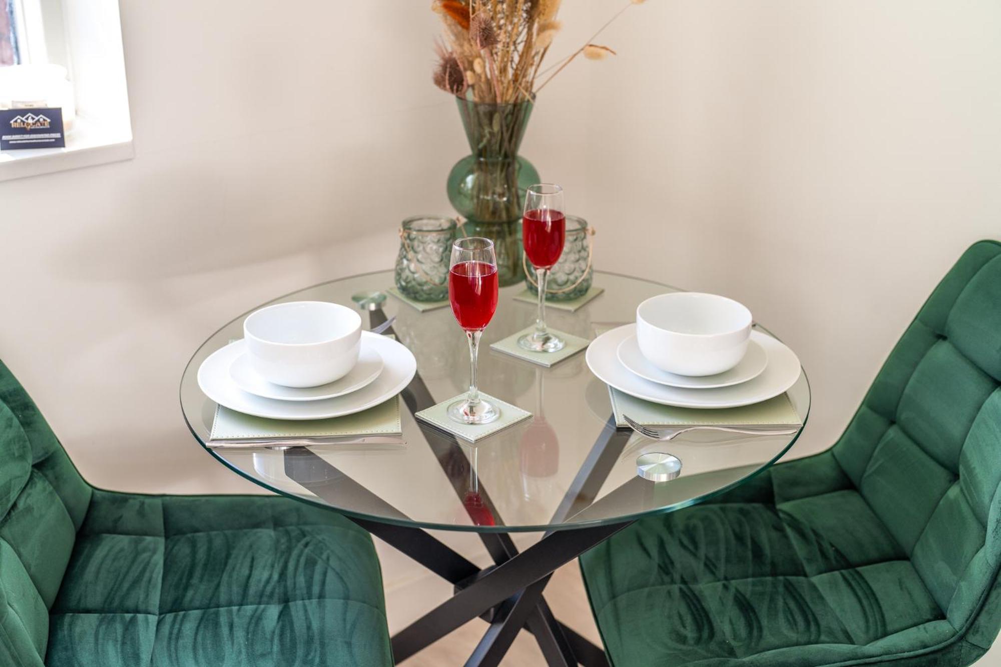 Luxury 1 Bedroom Serviced Apartment With Roof Terrace & Gym Stevenage Exteriör bild