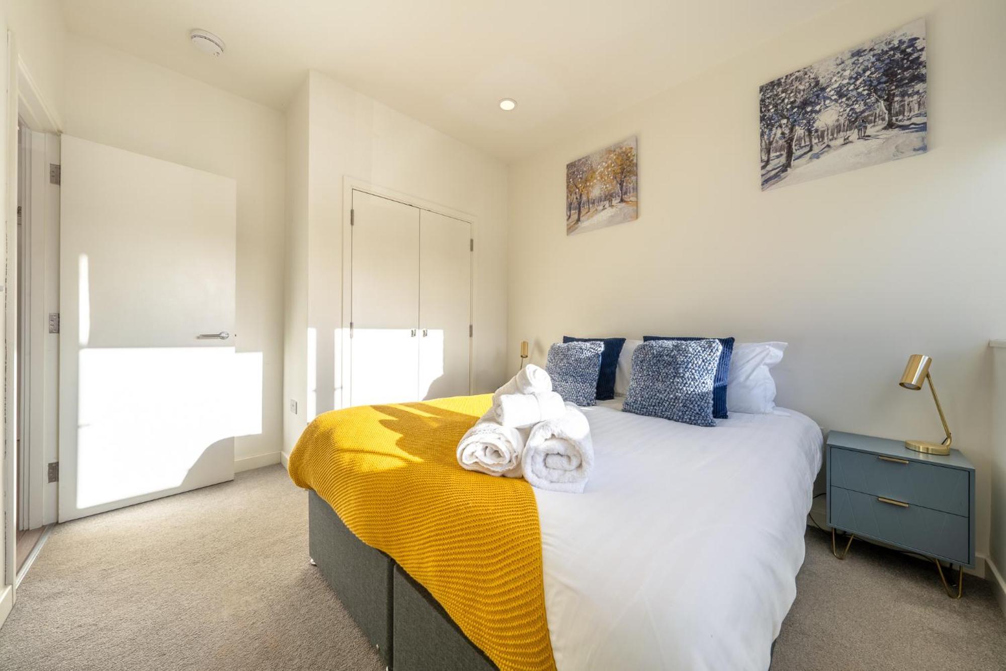 Luxury 1 Bedroom Serviced Apartment With Roof Terrace & Gym Stevenage Exteriör bild