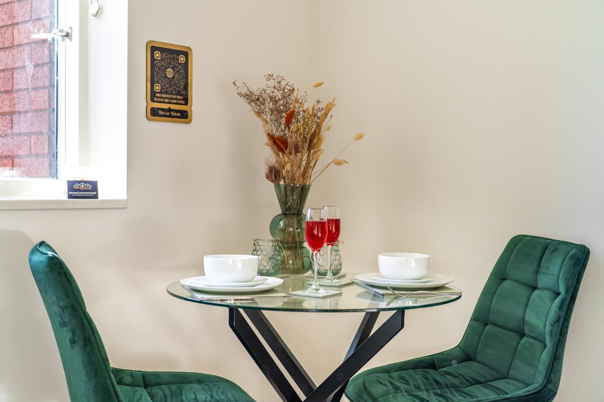 Luxury 1 Bedroom Serviced Apartment With Roof Terrace & Gym Stevenage Exteriör bild