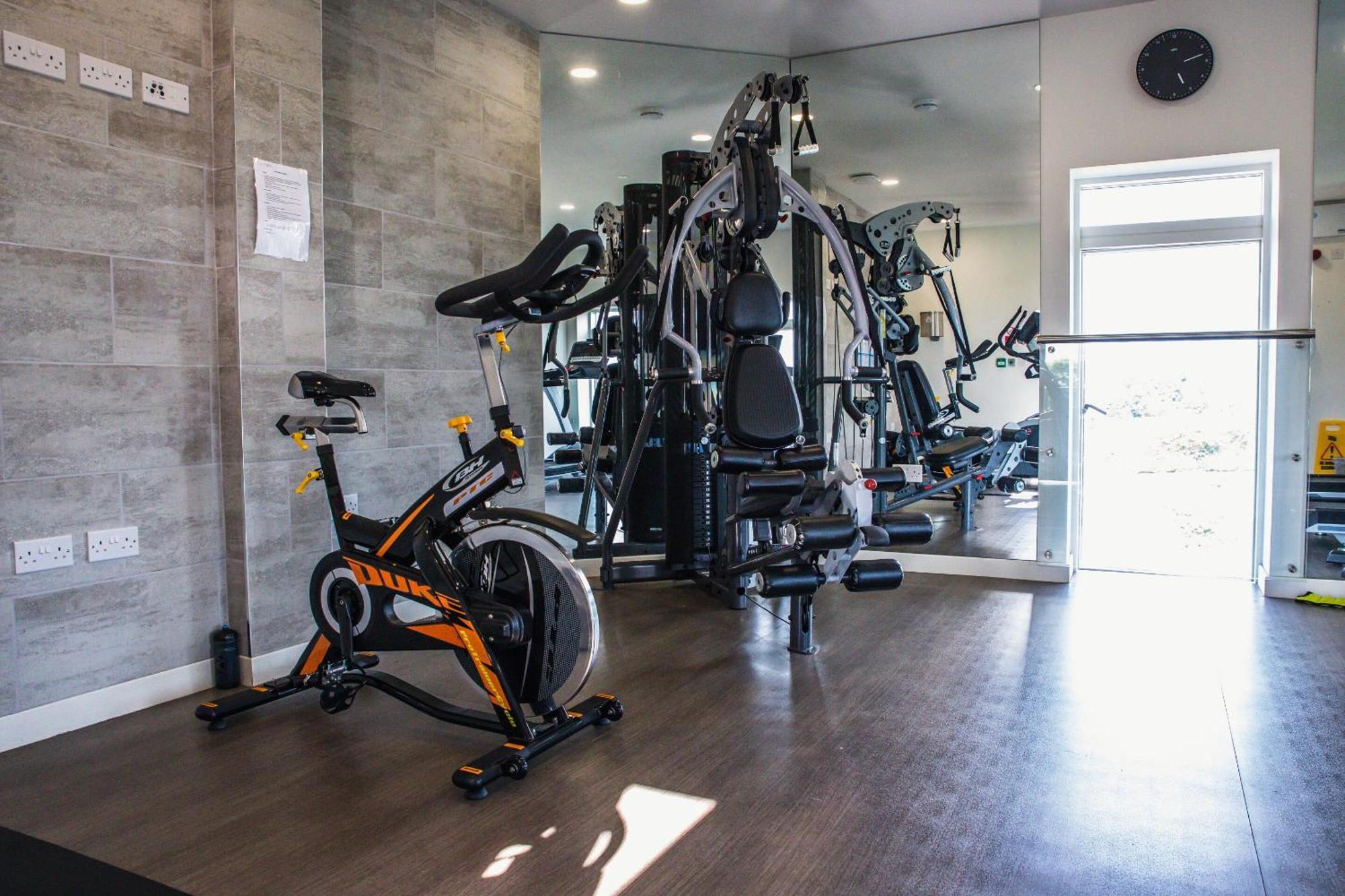 Luxury 1 Bedroom Serviced Apartment With Roof Terrace & Gym Stevenage Exteriör bild
