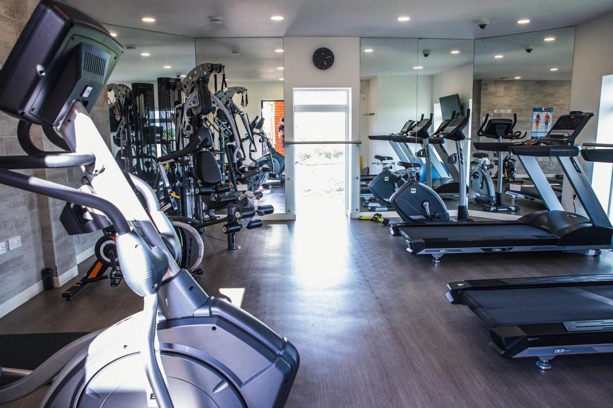 Luxury 1 Bedroom Serviced Apartment With Roof Terrace & Gym Stevenage Exteriör bild
