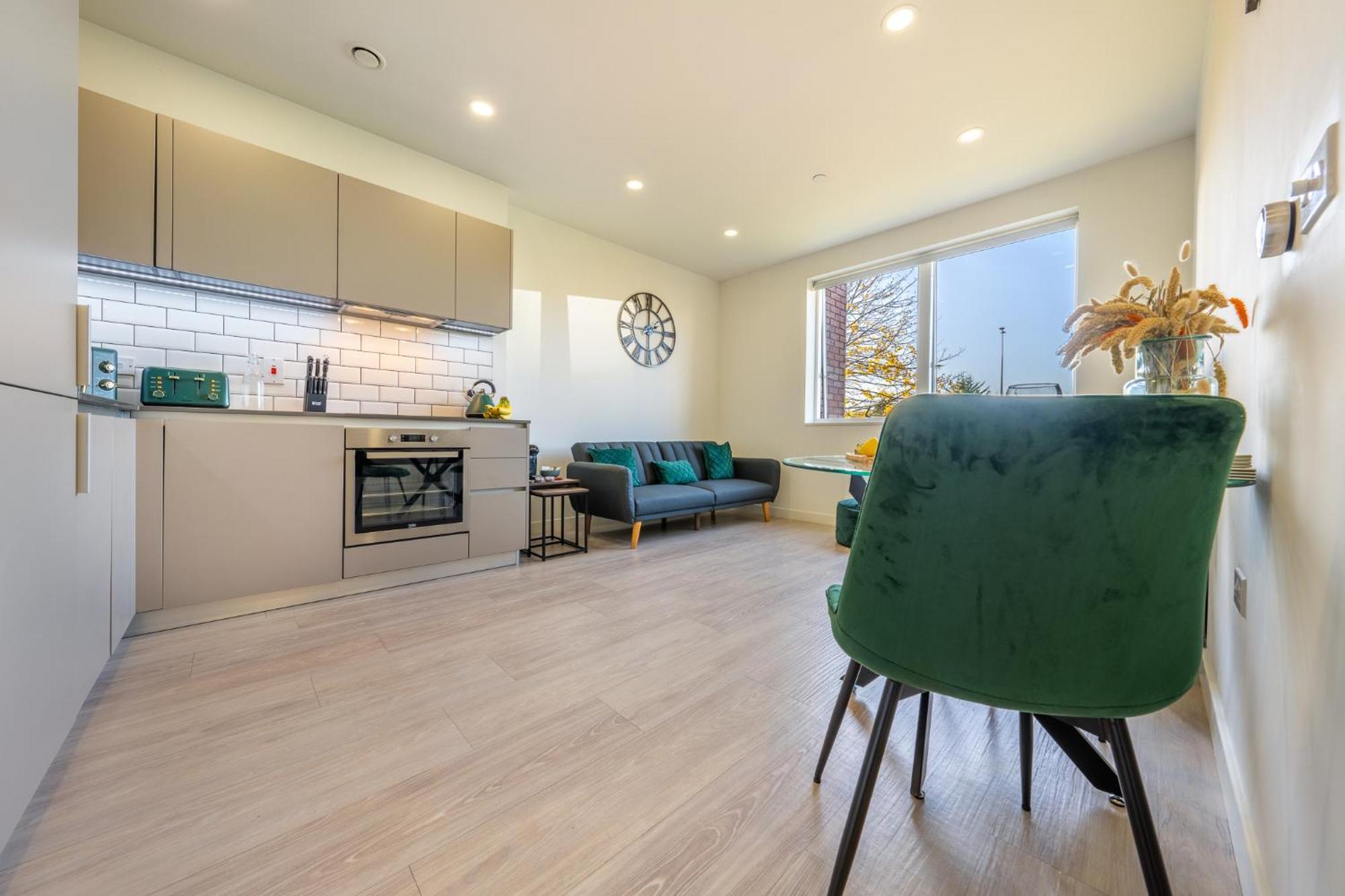 Luxury 1 Bedroom Serviced Apartment With Roof Terrace & Gym Stevenage Exteriör bild