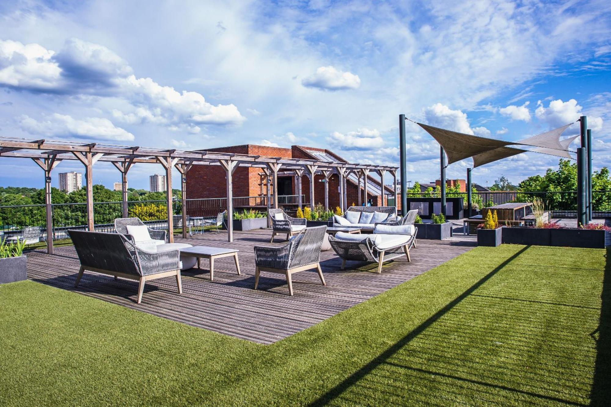Luxury 1 Bedroom Serviced Apartment With Roof Terrace & Gym Stevenage Exteriör bild