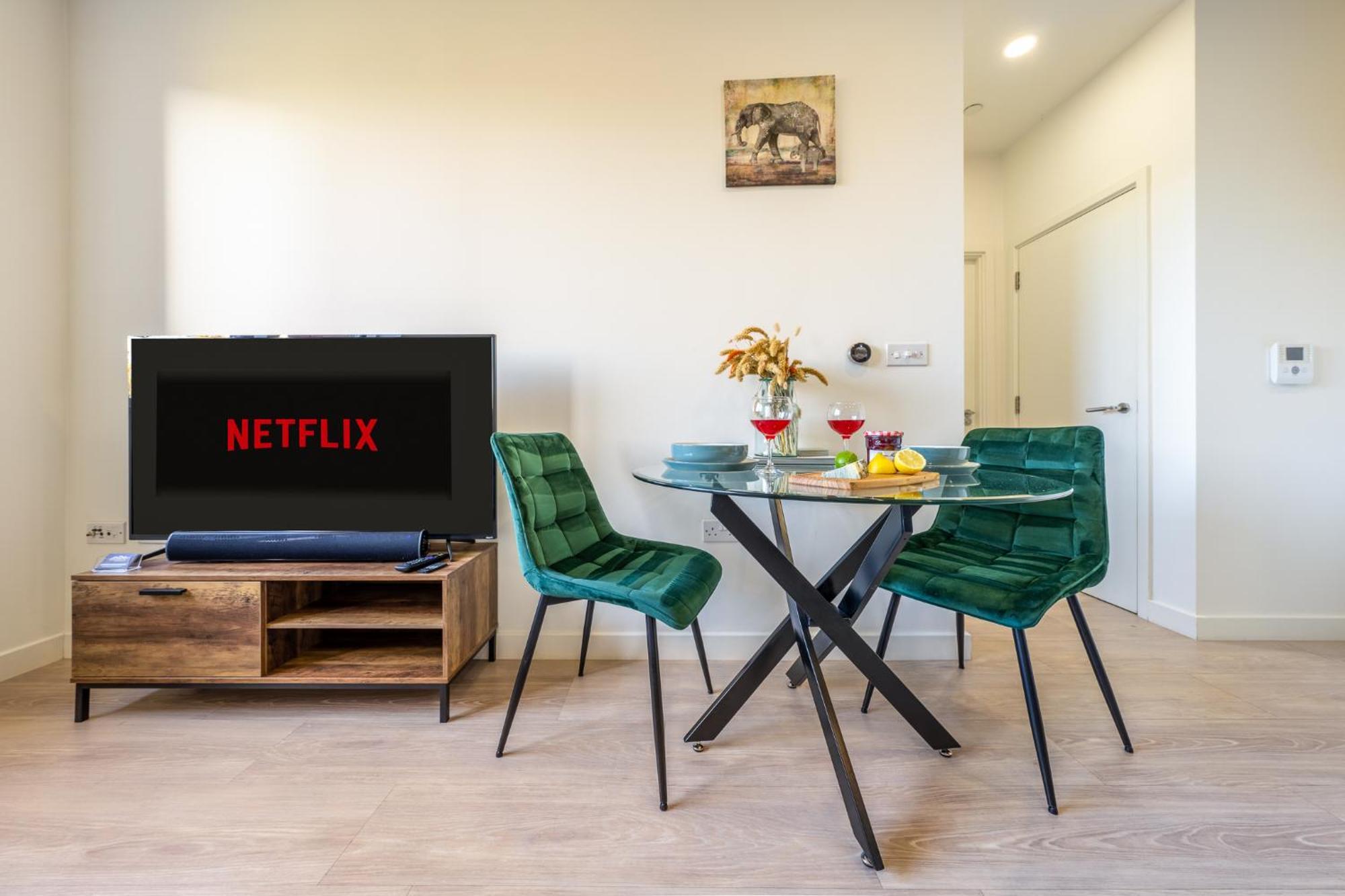 Luxury 1 Bedroom Serviced Apartment With Roof Terrace & Gym Stevenage Exteriör bild