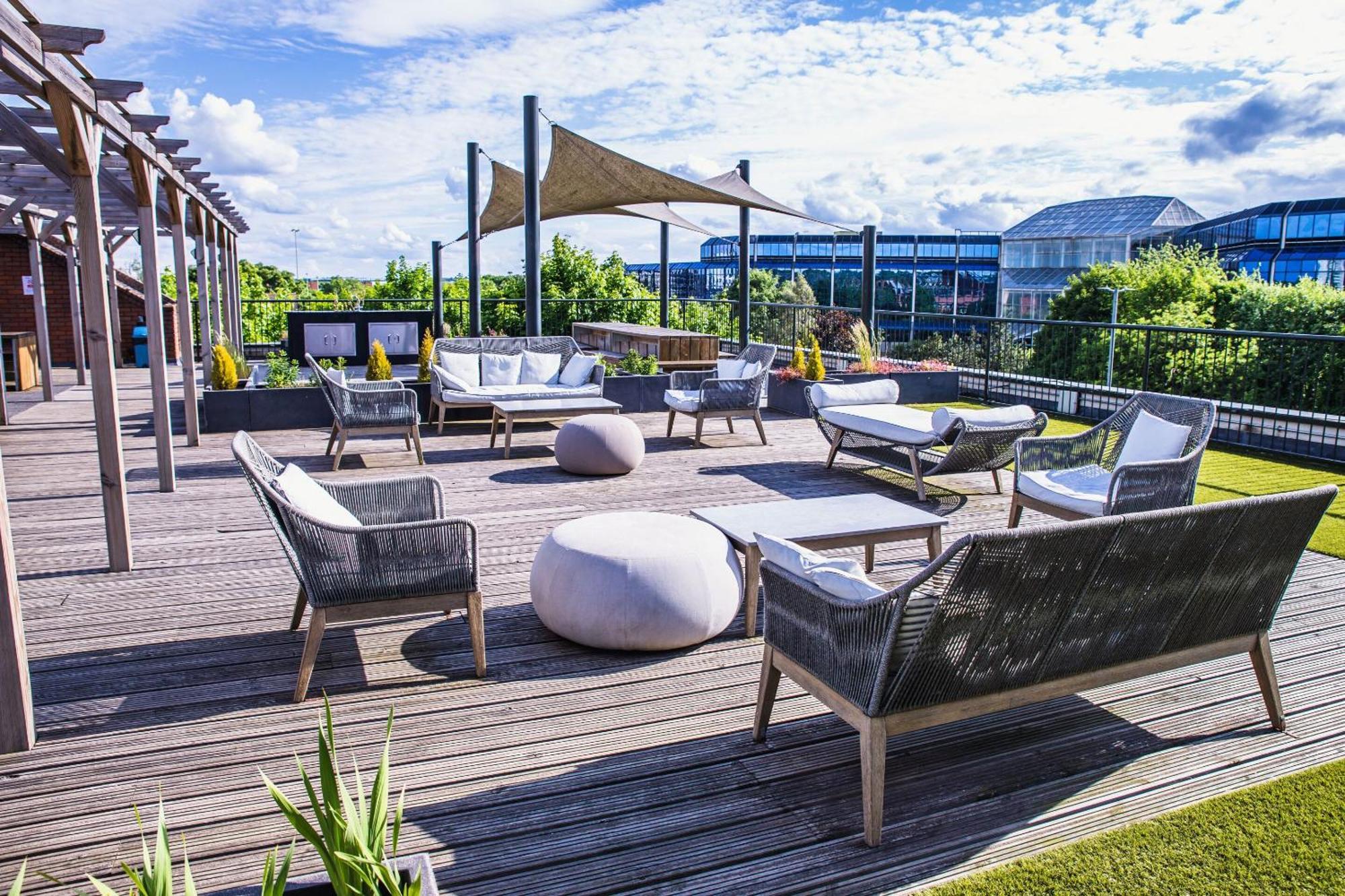 Luxury 1 Bedroom Serviced Apartment With Roof Terrace & Gym Stevenage Exteriör bild