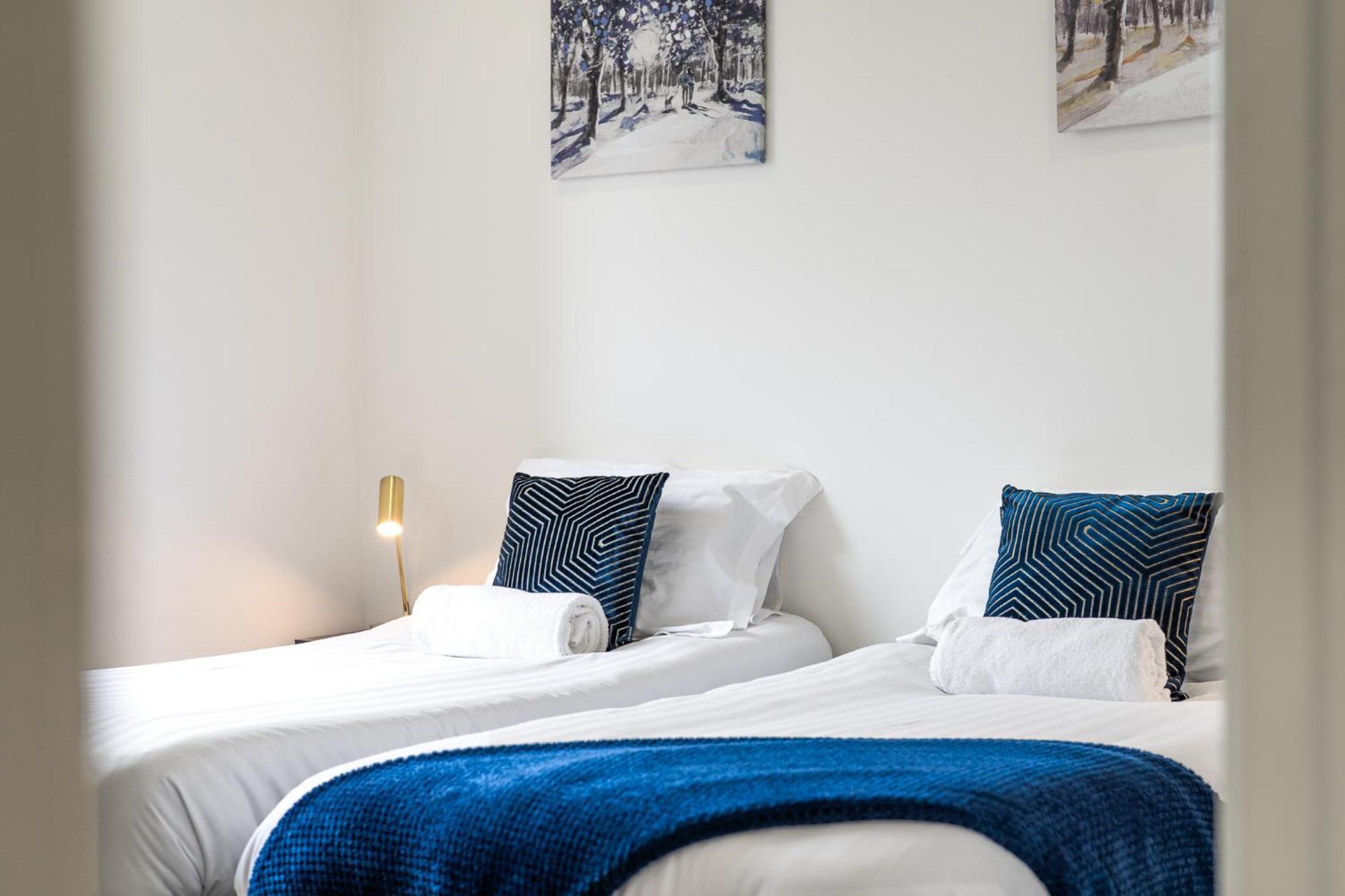 Luxury 1 Bedroom Serviced Apartment With Roof Terrace & Gym Stevenage Exteriör bild