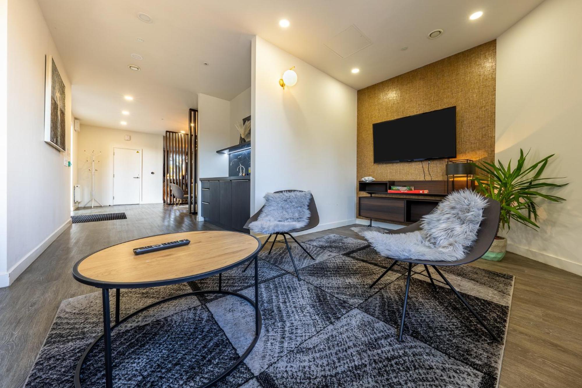 Luxury 1 Bedroom Serviced Apartment With Roof Terrace & Gym Stevenage Exteriör bild