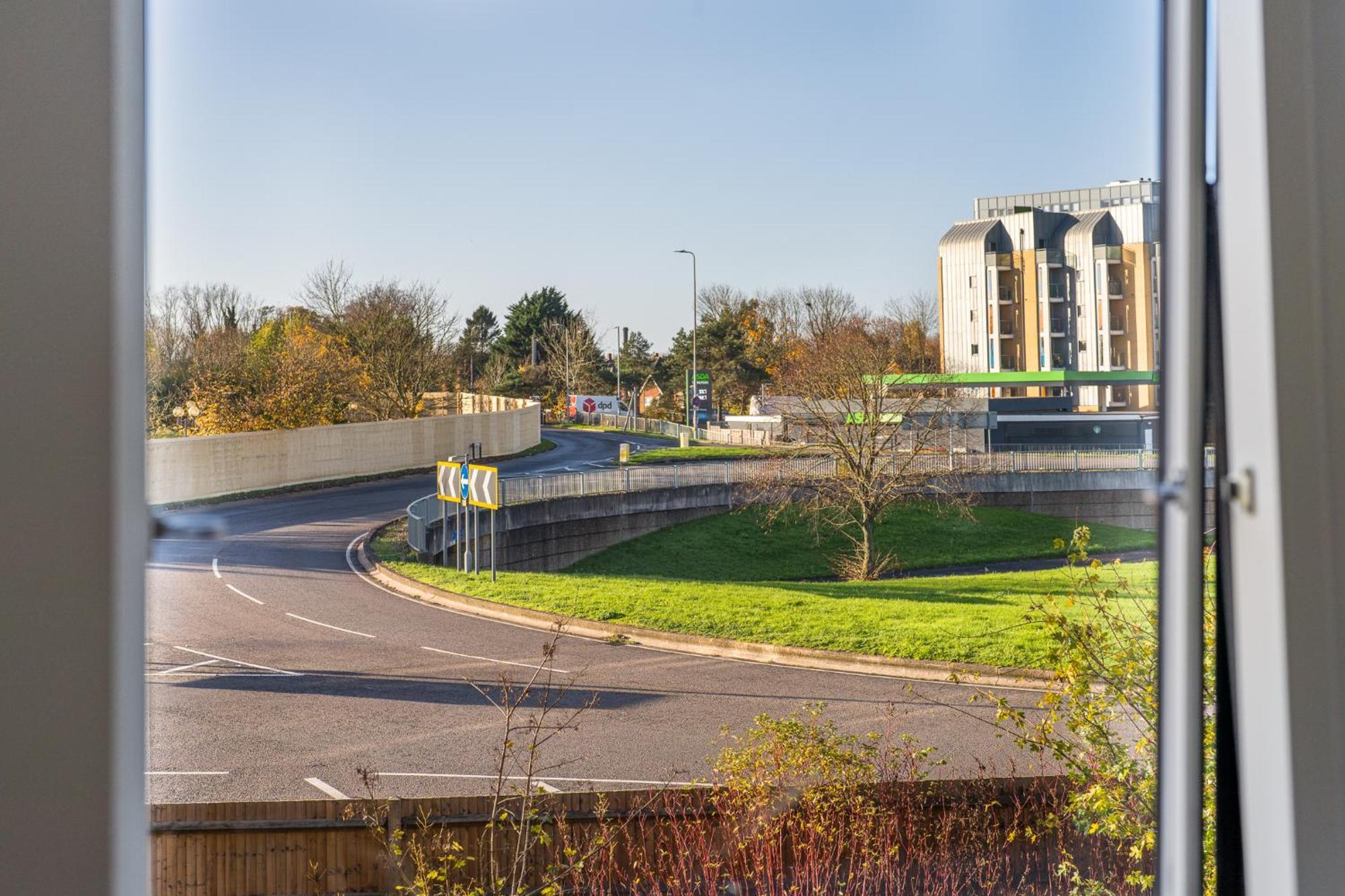 Luxury 1 Bedroom Serviced Apartment With Roof Terrace & Gym Stevenage Exteriör bild
