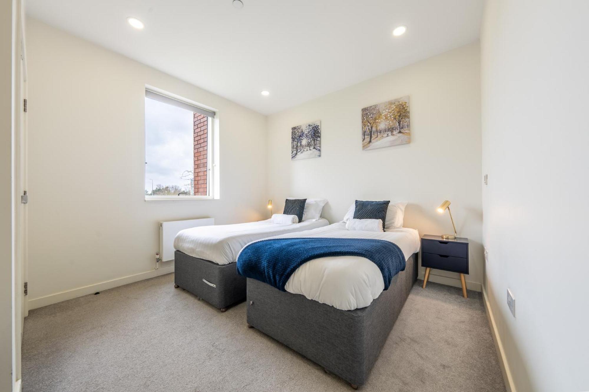 Luxury 1 Bedroom Serviced Apartment With Roof Terrace & Gym Stevenage Exteriör bild