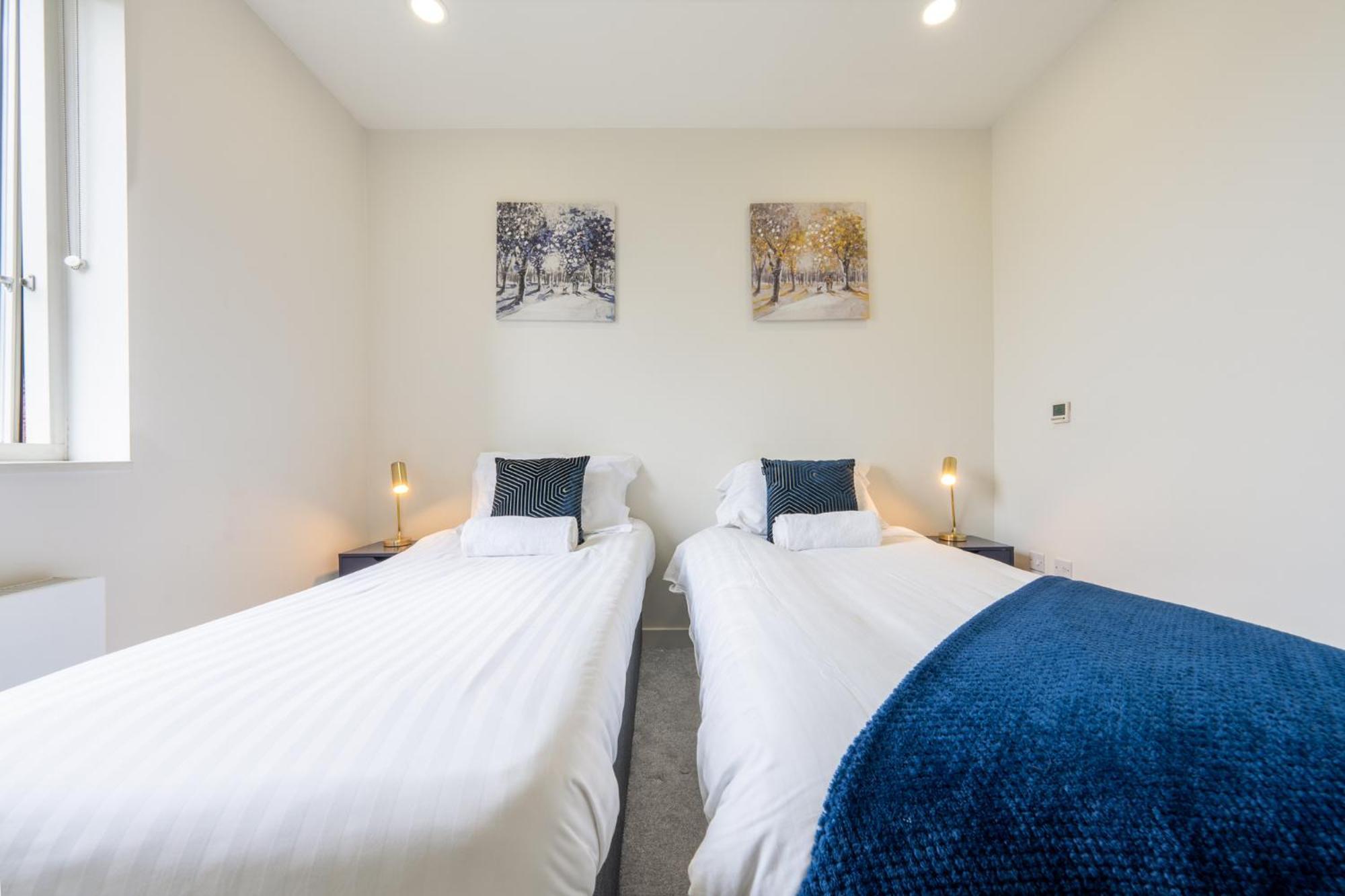 Luxury 1 Bedroom Serviced Apartment With Roof Terrace & Gym Stevenage Exteriör bild