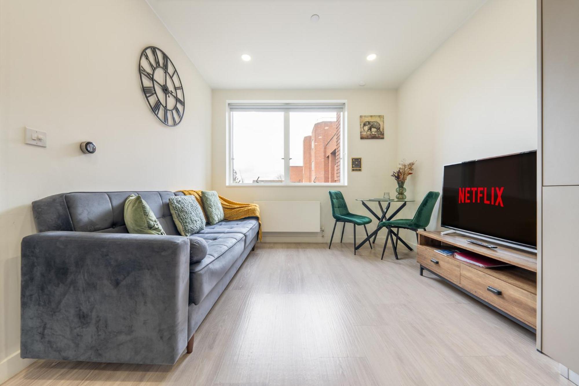 Luxury 1 Bedroom Serviced Apartment With Roof Terrace & Gym Stevenage Exteriör bild
