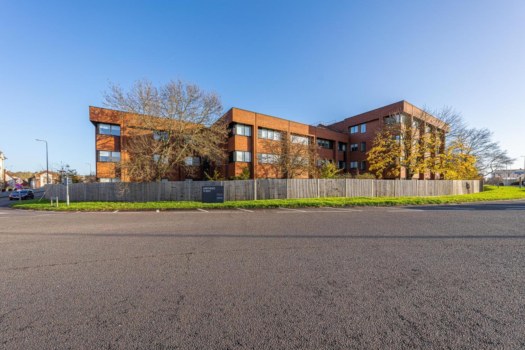 Luxury 1 Bedroom Serviced Apartment With Roof Terrace & Gym Stevenage Exteriör bild