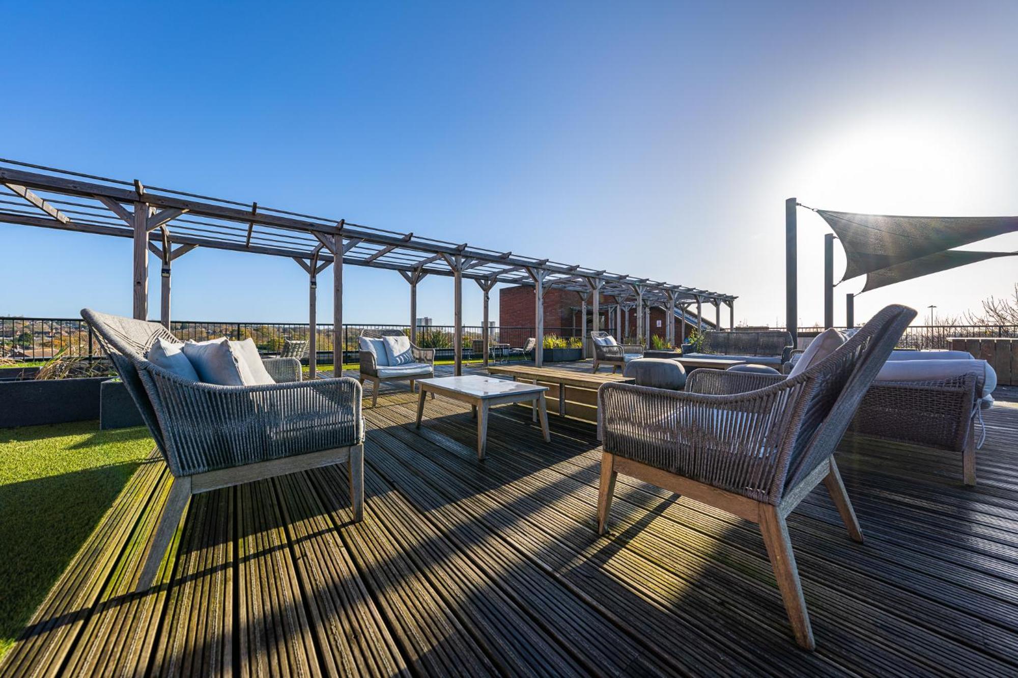 Luxury 1 Bedroom Serviced Apartment With Roof Terrace & Gym Stevenage Exteriör bild