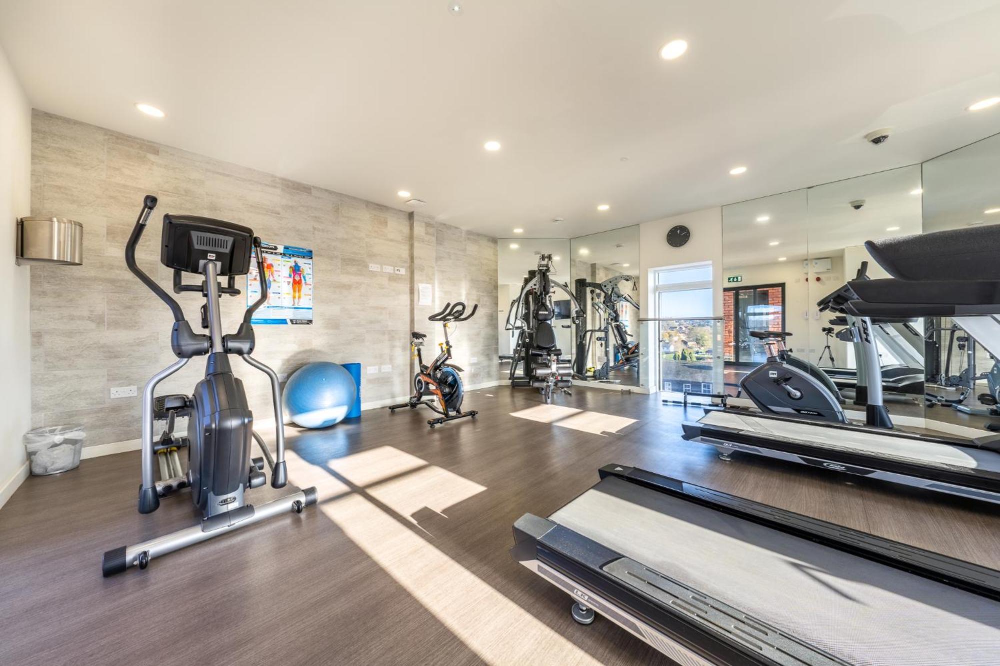 Luxury 1 Bedroom Serviced Apartment With Roof Terrace & Gym Stevenage Exteriör bild