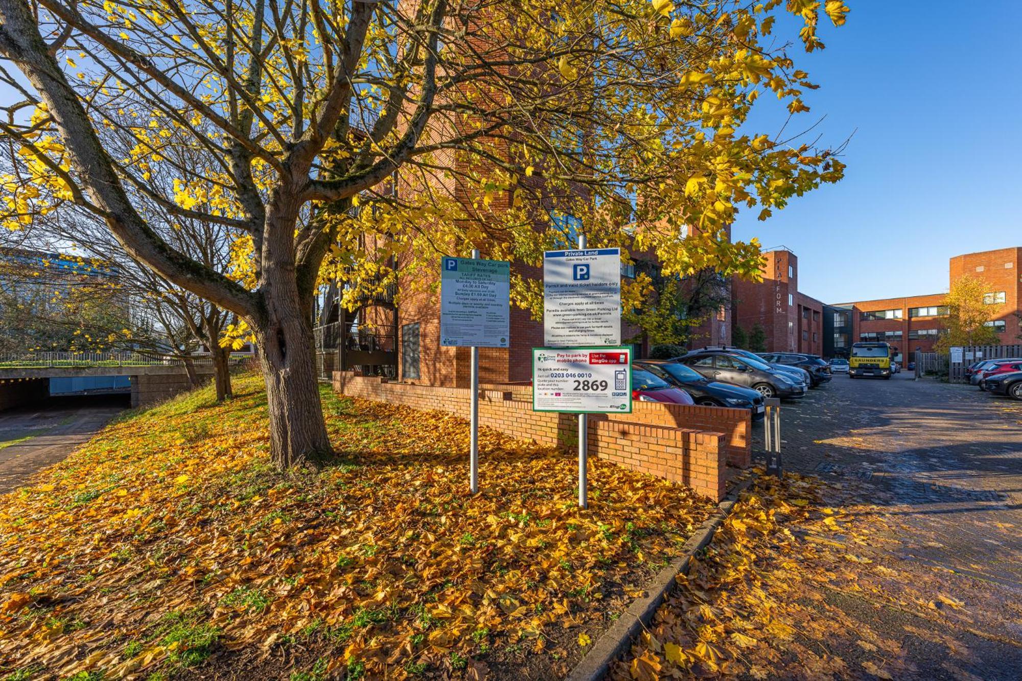 Luxury 1 Bedroom Serviced Apartment With Roof Terrace & Gym Stevenage Exteriör bild